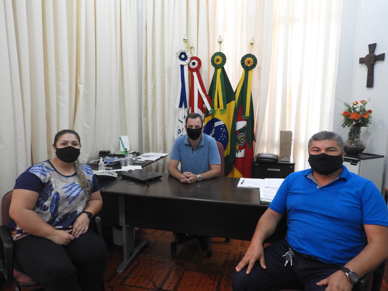 Prefeito recebe visita dos Pastores da Igreja Quadrangular